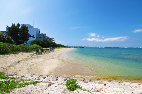 「中城モールビーチ」BBQもできる超ロングビーチ！ 沖縄の観光スポット・ビーチまとめサイト